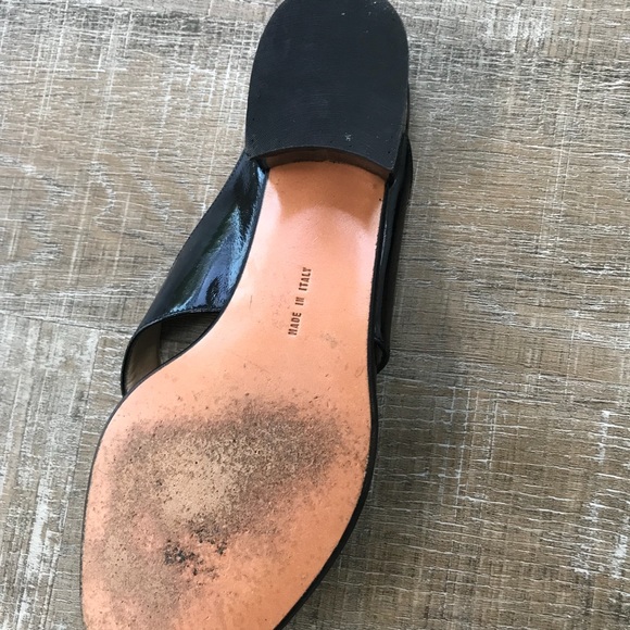 SOLDSalvatore Ferragamo Black patent thong sandals - Picture 5 of 7